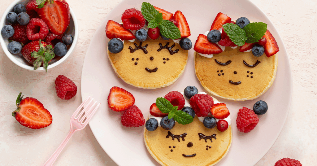 pancakes de avena con plátano y frutos rojos